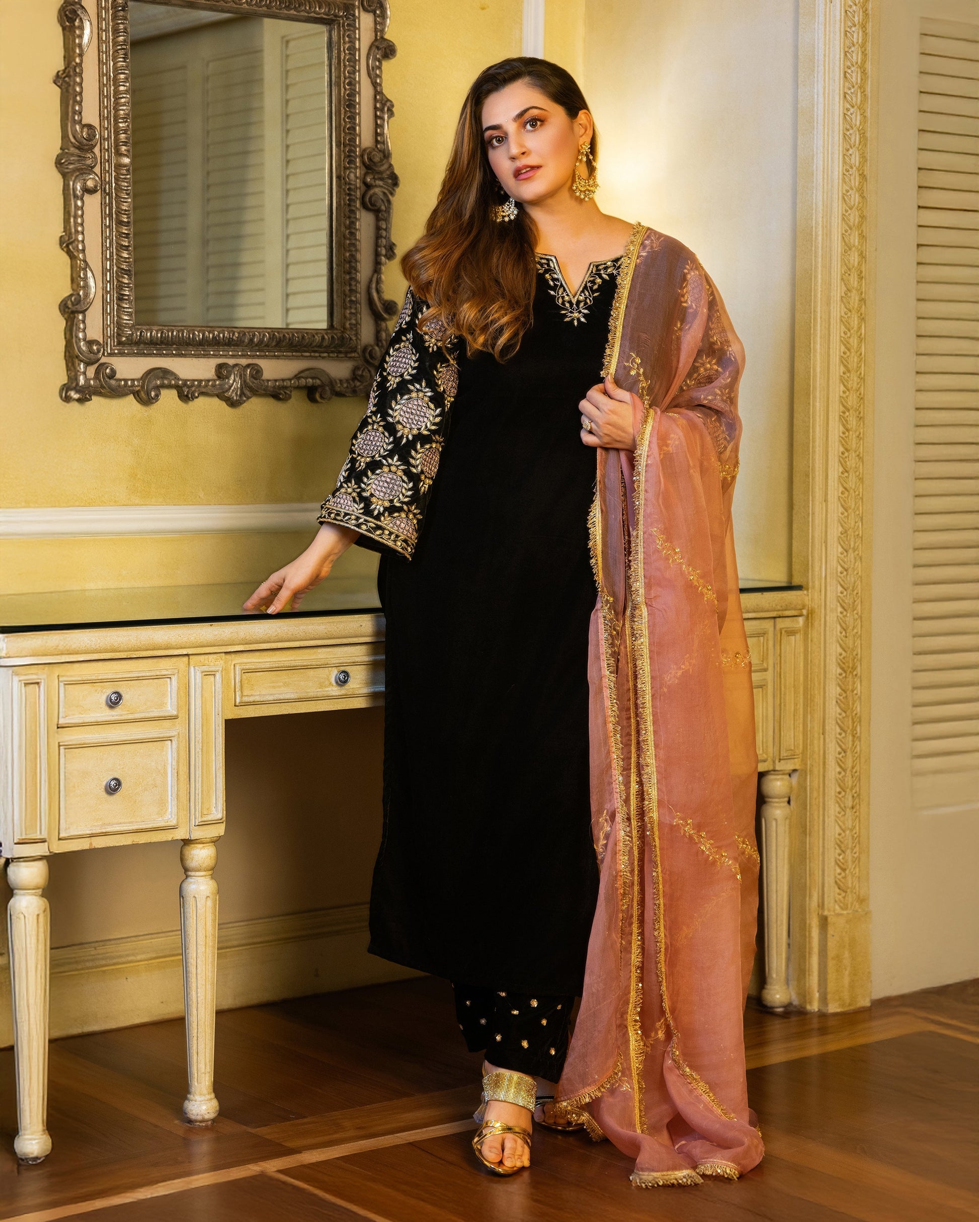 Siyahi Black Embroidered Velvet Suit Set My Store