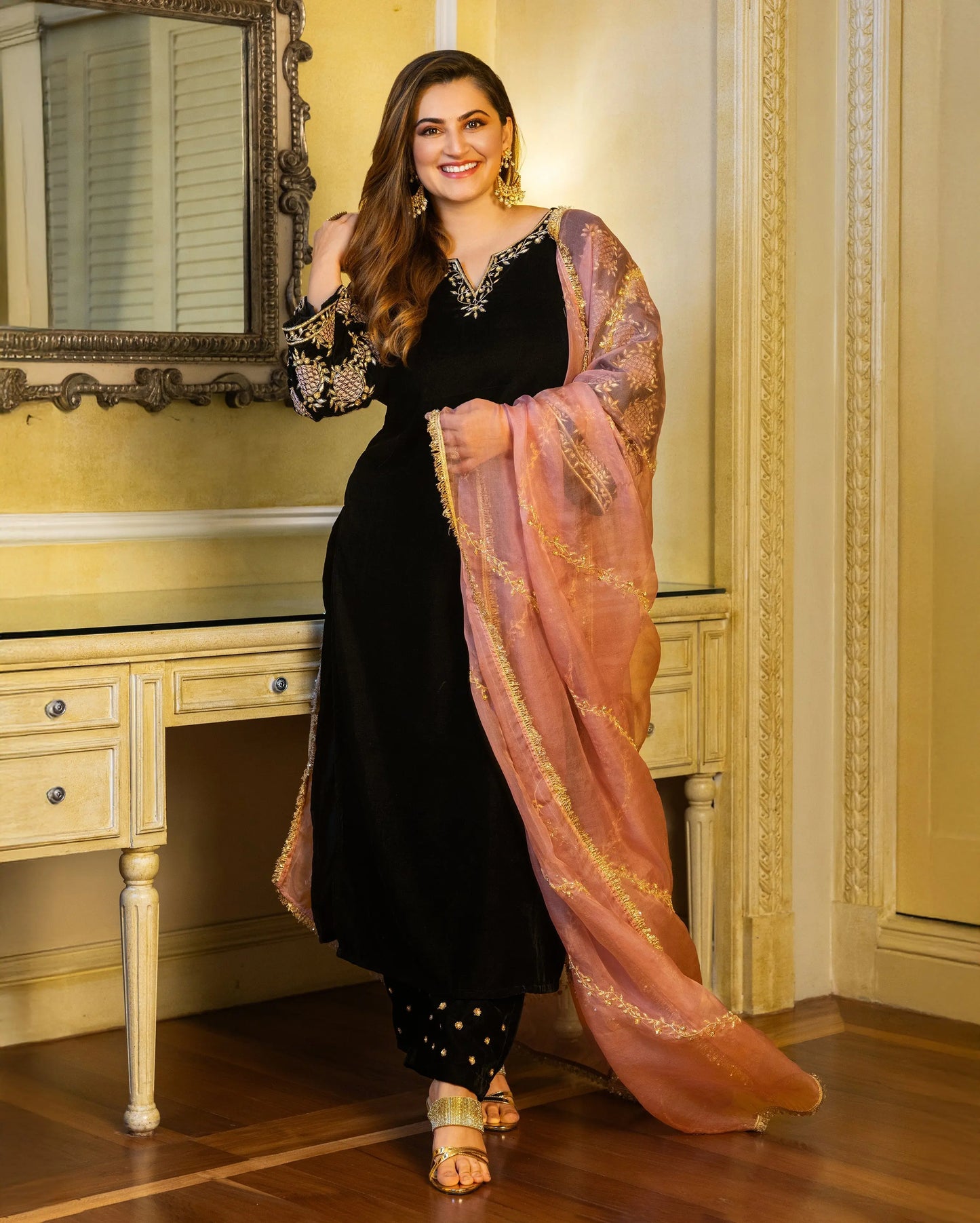 Siyahi Black Embroidered Velvet Suit Set My Store