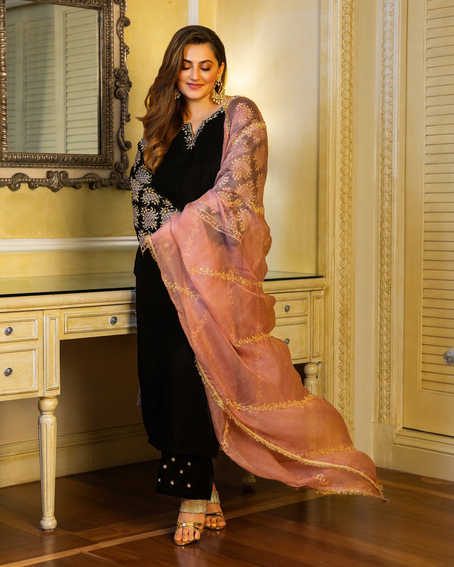 Siyahi Black Embroidered Velvet Suit Set My Store