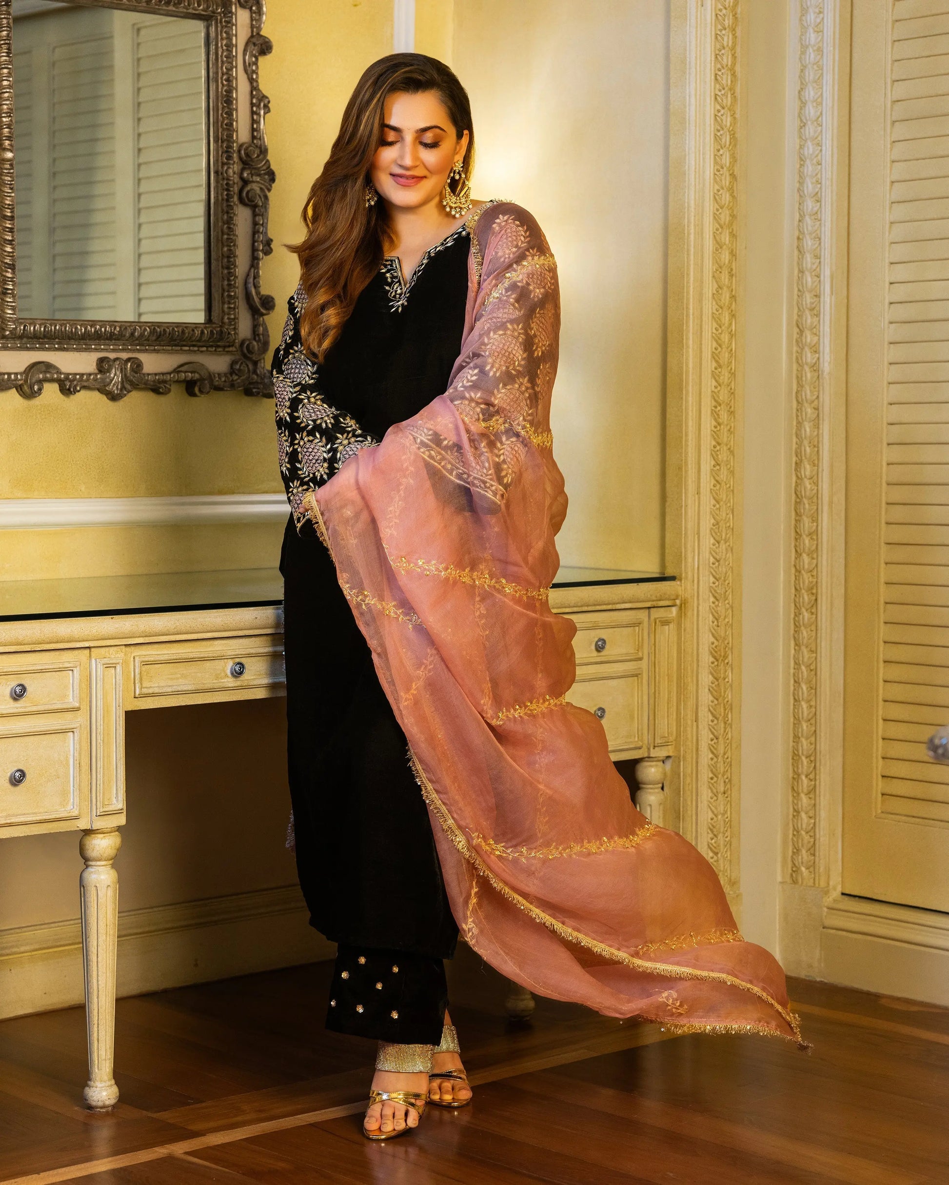 Siyahi Black Embroidered Velvet Suit Set My Store